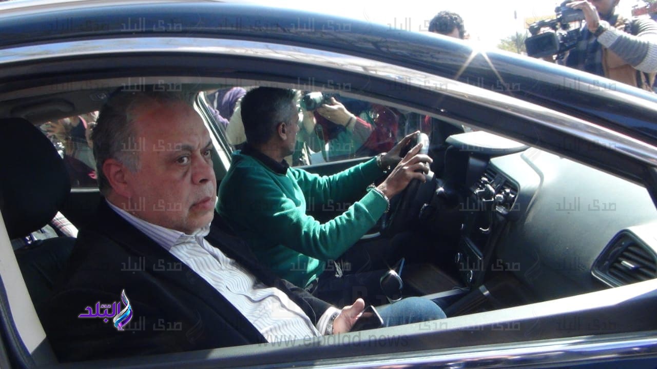 أشرف زكى فى جنازة نادية لطفى 