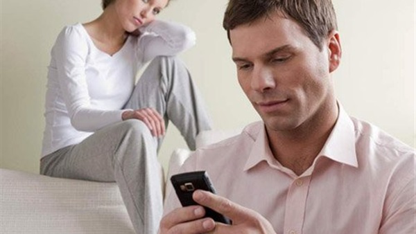 ابتعد عن الإنترنت.. 6 مخاطر تهدد العلاقة الزوجية