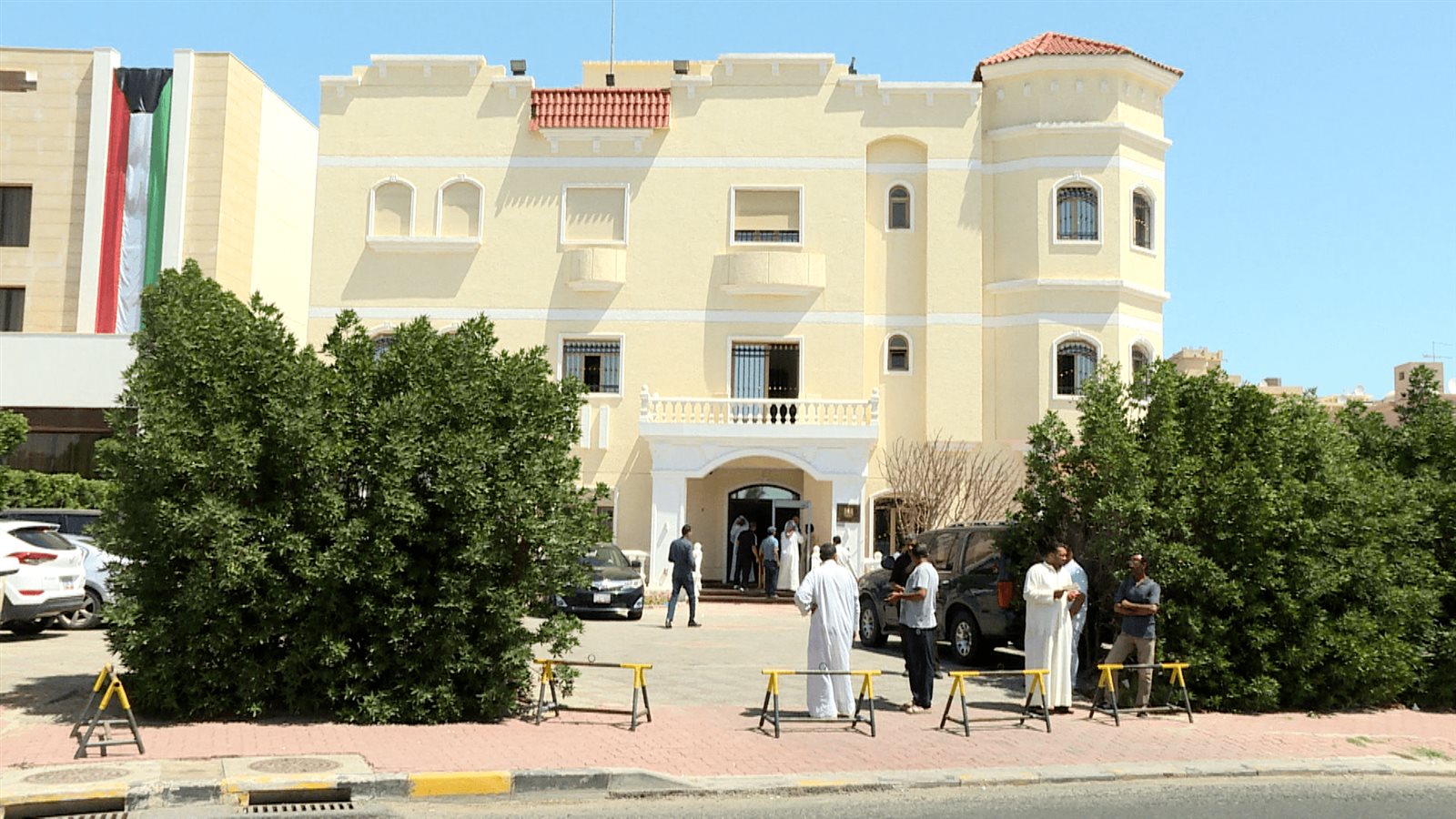 بدء التصويت بالإنتخابات التكميلية