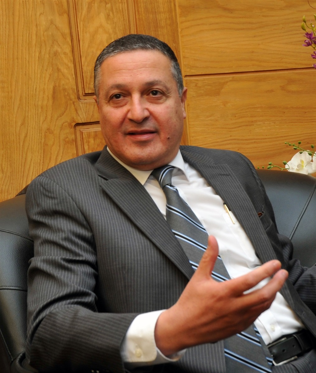 رئيس جامعة بنها: ملتزمين بالتقاليد الجامعية 