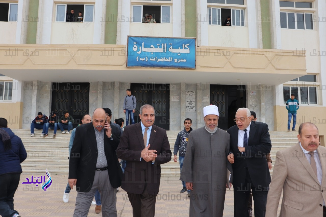 رئيس جامعة الازهر يتابع بدء الدراسة