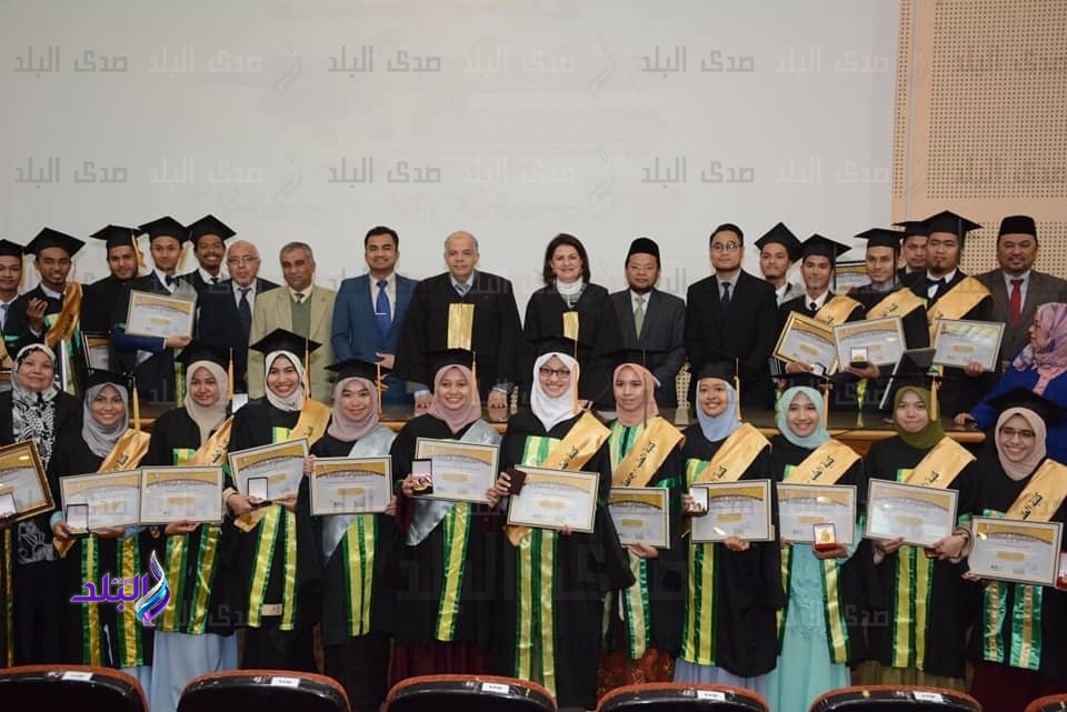 تخريج طلاب ماليزيين من جامعة عين شمس