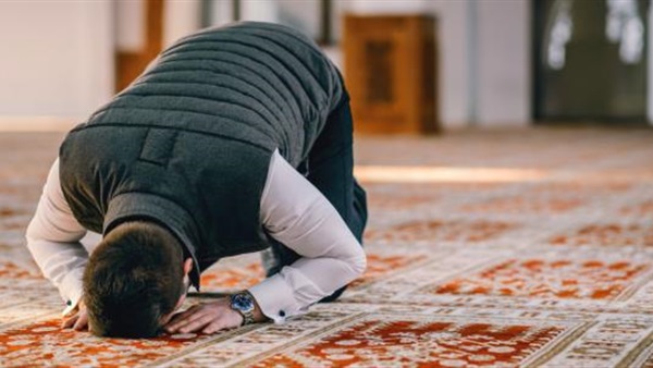 6 ص) هل يعاقب الزوج الذي لا يصلي ولا يصوم بقلة الرزق والبركة
