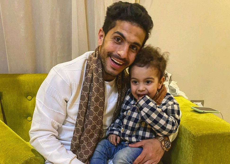 ايمن اشرف لاعب الاهلى ونجله