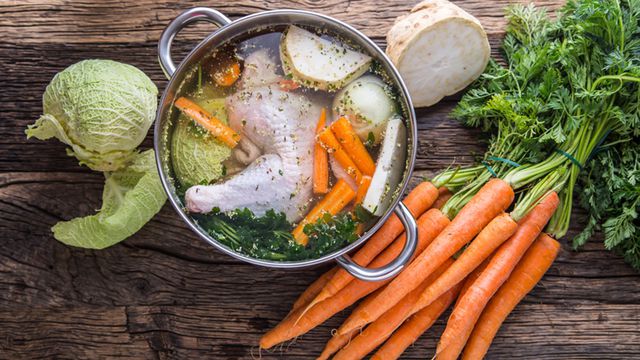 طريقة سلق الفراخ