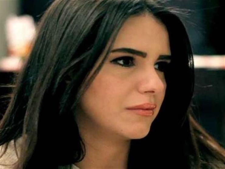 الفنانة دنيا عبدالعزيز