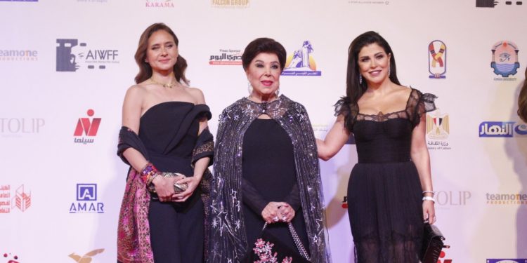 رجاء الجداوي عقب تكريمها في مهرجان أسوان