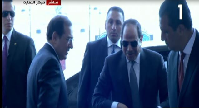 لحظة وصول الرئيس السيسى لمقر انعقاد مؤتمر مصر الدولى للبترول