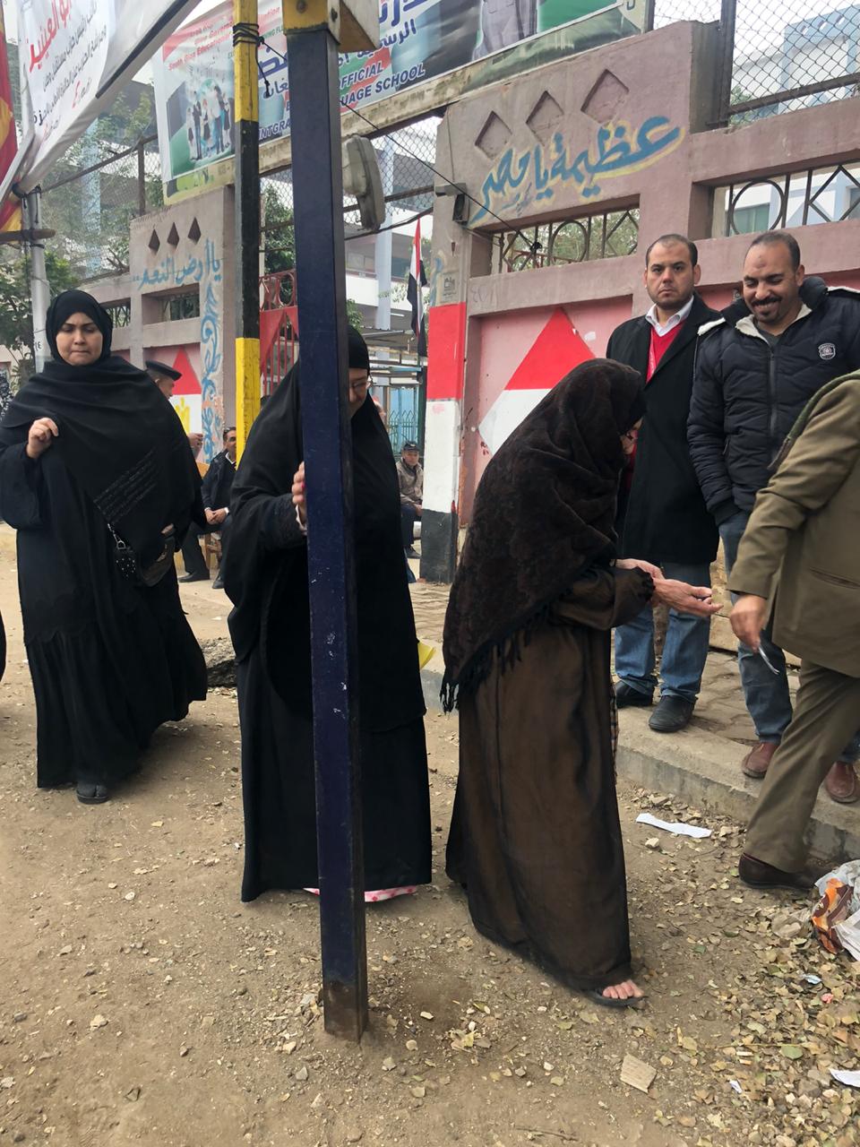 الناخبات بلجنة مدرسة النهضة الرسمية المميزة للغات 