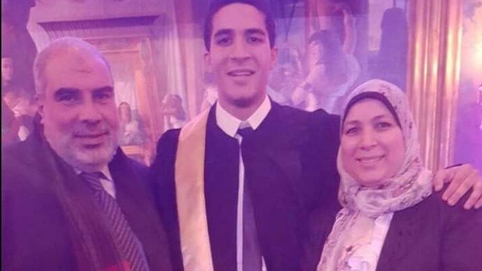 طارق مدحت لاعب نادي سموحة لكرة اليد 