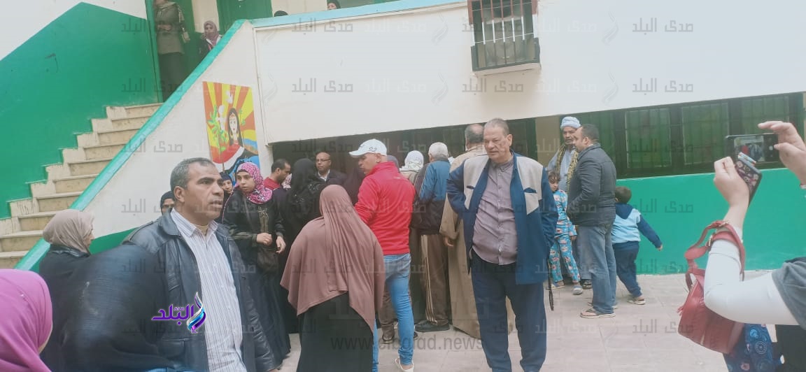 إقبال كثيف على مدرسة اسماء فهمي القومية بعد فترة الراحة 