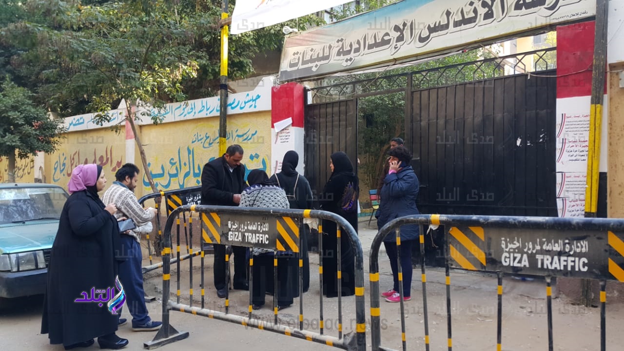فتح اللجان الانتخابيه الفرعيه أمام الناخبين في الانتخابات 