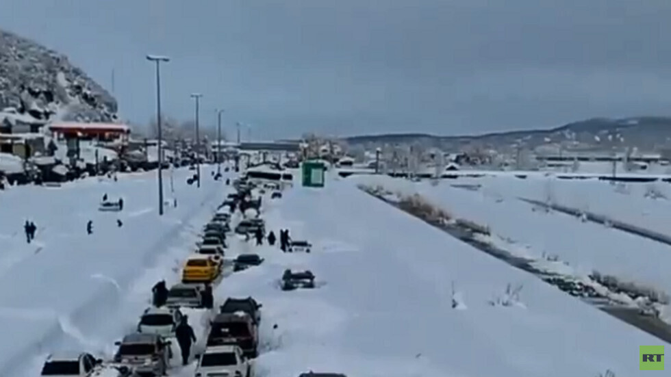 عاصفة ثلجية غير مسبوقة تضرب إيران