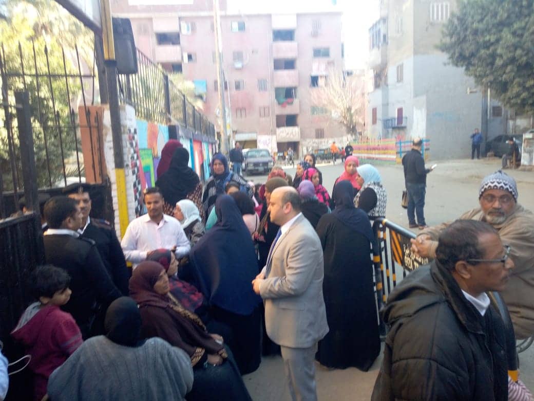 إقبال كثيف على اللجان الانتخابية بالجيزة.
