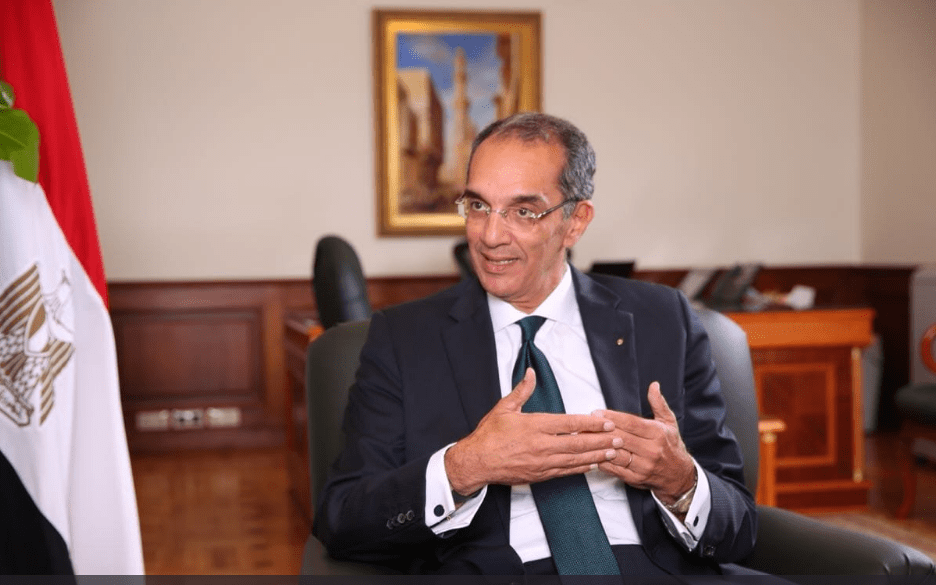 الدكتور عمرو طلعت وزير الاتصالات