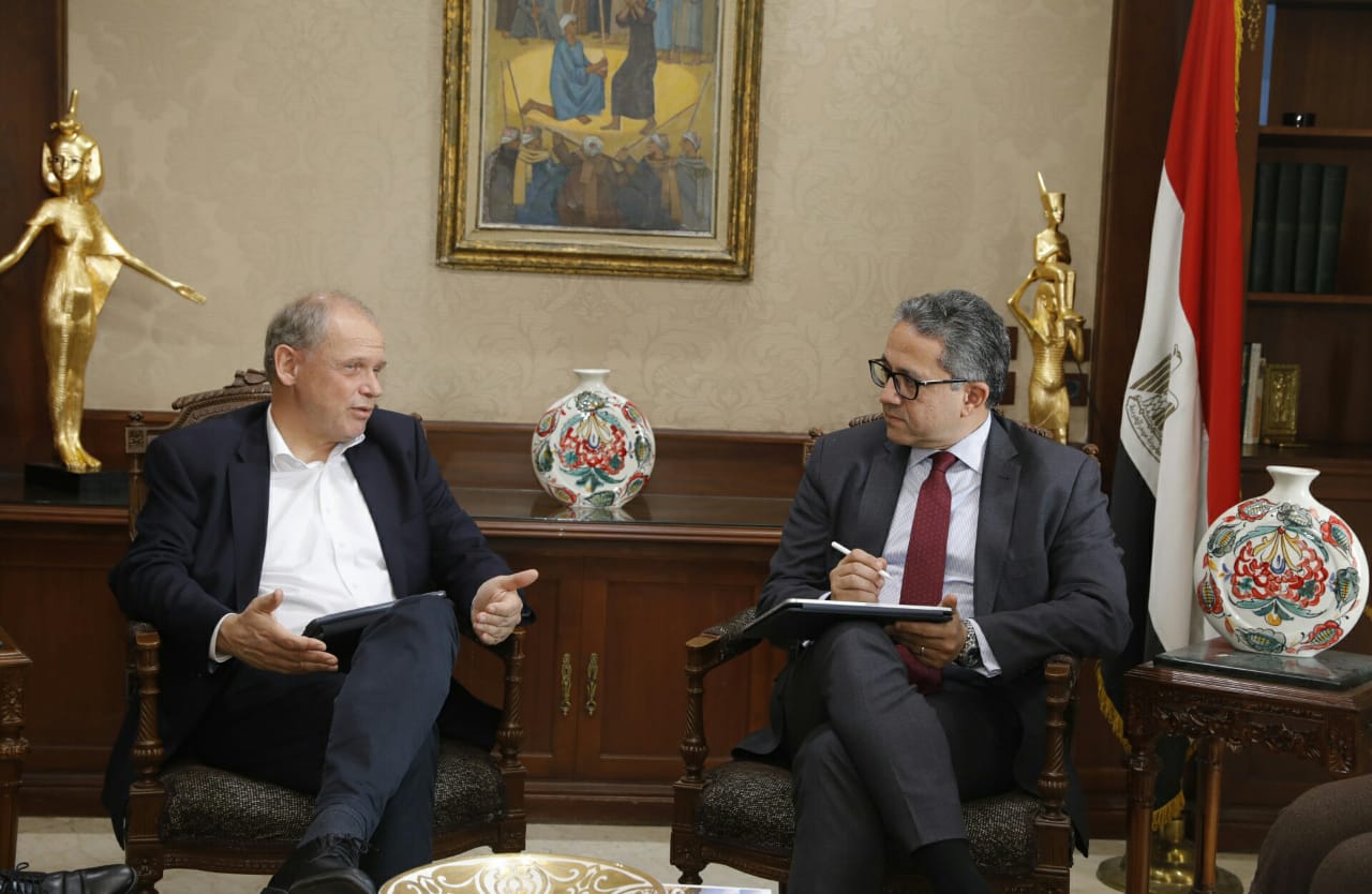 وزير السياحة والآثار