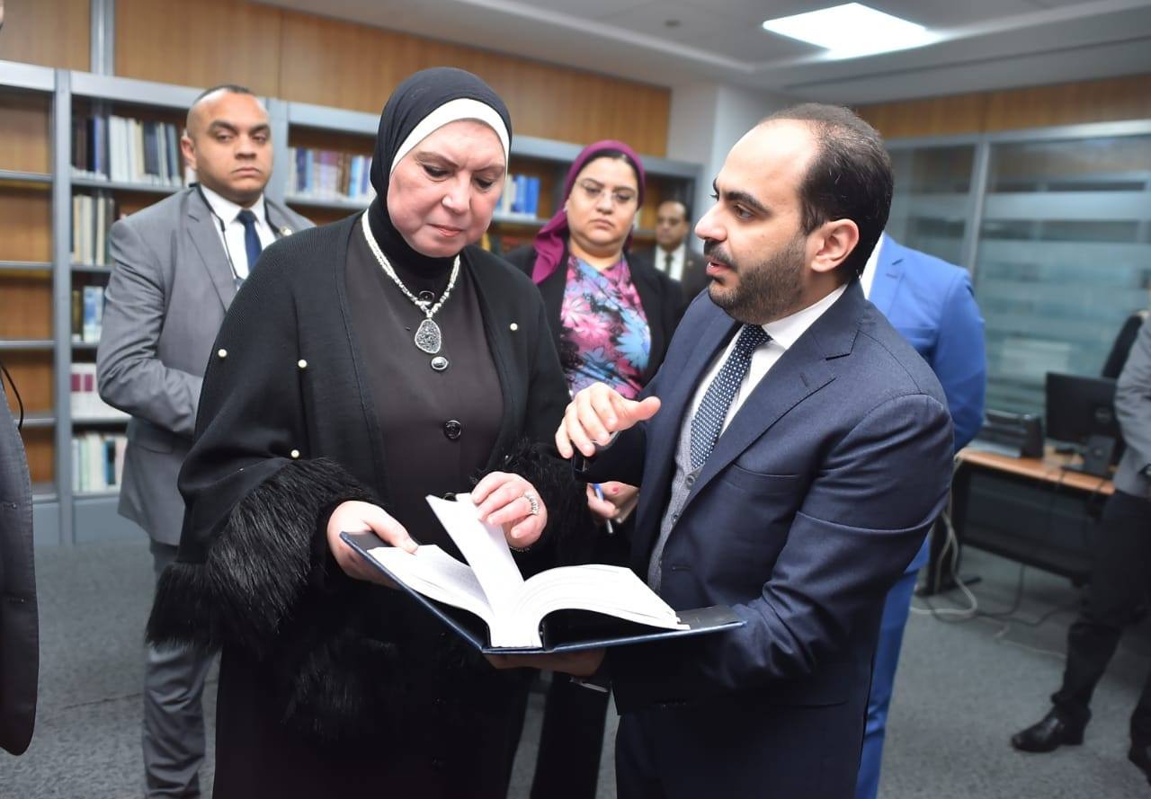 نيفين جامع
