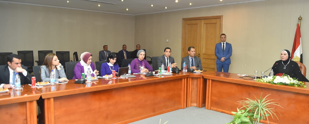 وزيرة الصناعة