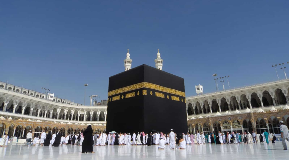 اداب زيارة البيت الحرام.. 8 أمور التزم بها و4 محظورات 