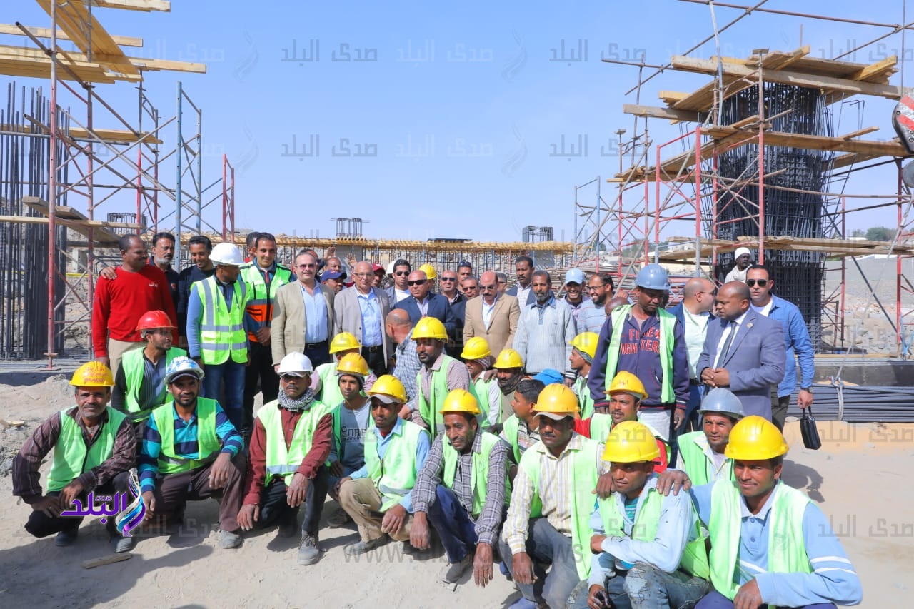 وزير النقل يتفقد مشاريع محاور النيل