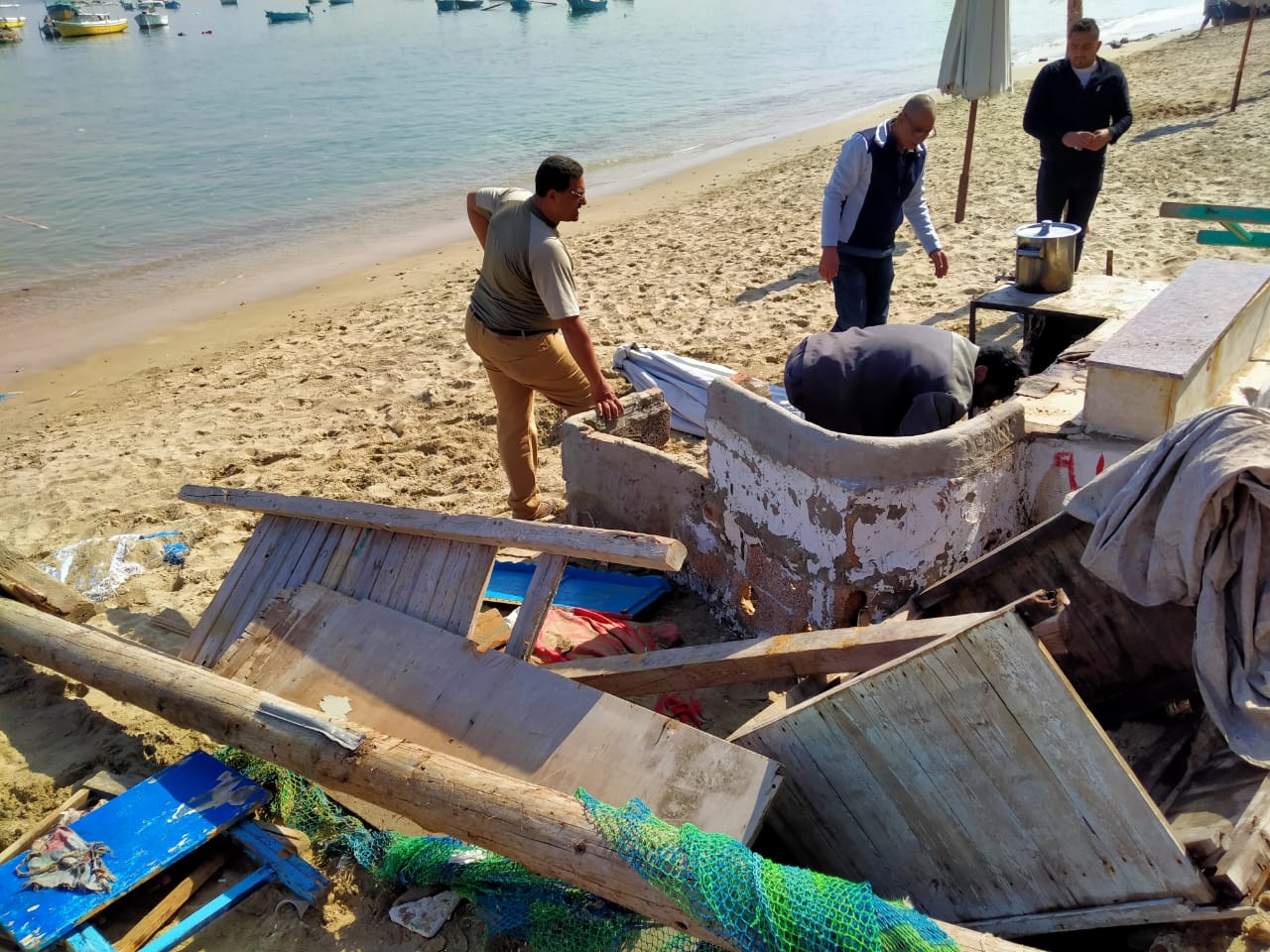حملة مكبرة لإزالة الإشغالات الحاجبة لرؤية البحر بالجمرك 