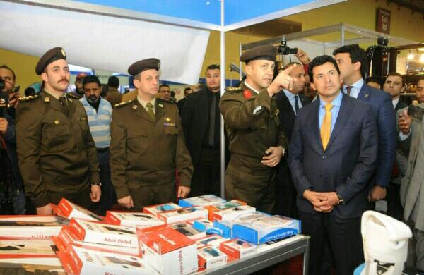 صورة من تفقد وزير الرياضة لجناح القوات المسلحة صورة من تفقد وزير الرياضة لجناح القوات المسلحة