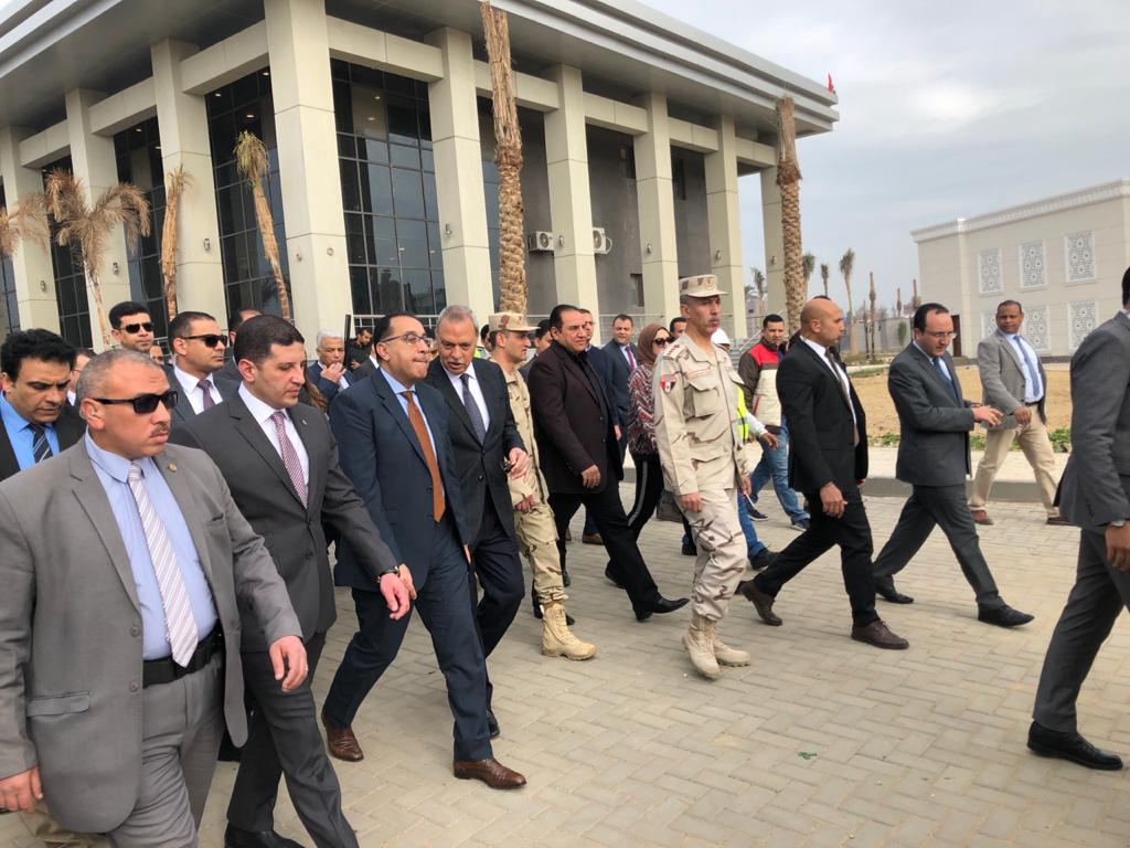 رئيس الوزراء يتفقد المنظقة الاستثمارية ببنها