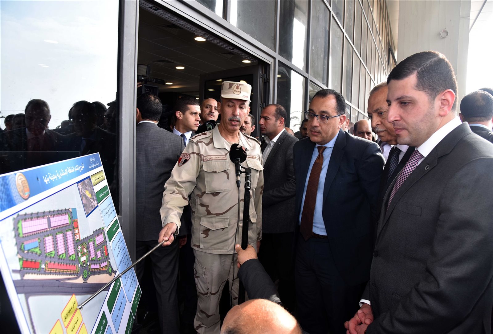 رئيس الوزراء يتفقد المنظقة الاستثمارية ببنها