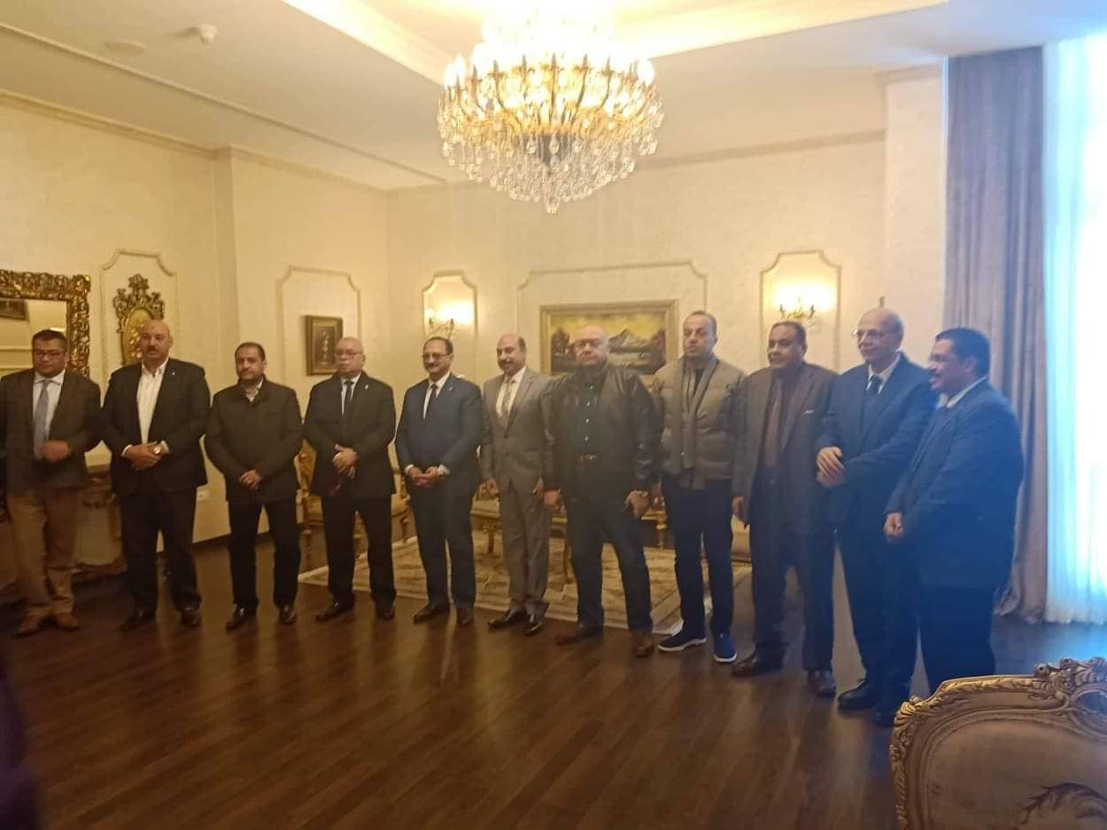 محافظ أسوان يستقبل وفد نقل النواب