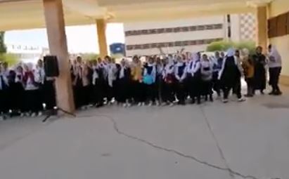 طلاب يغنون بنت الجيران لحسن شاكوش
