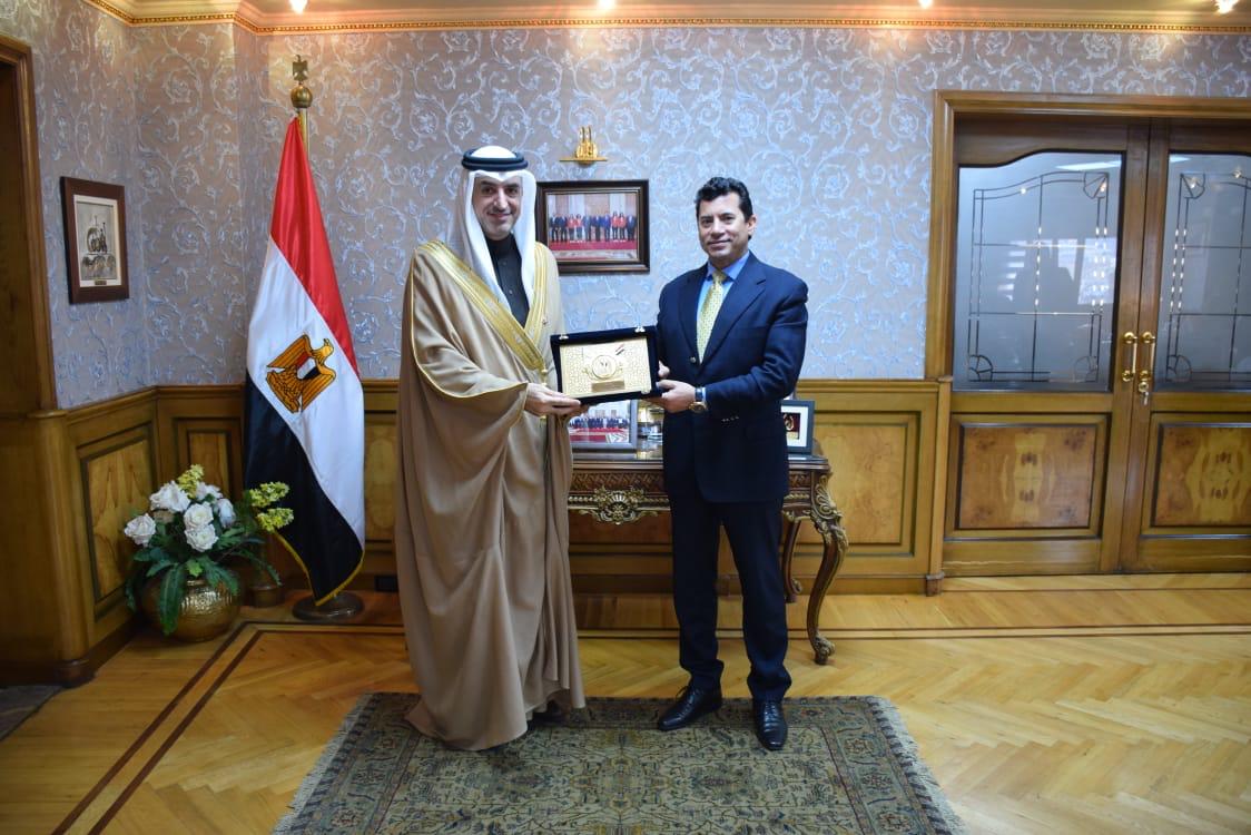 وزير الشباب والرياضة مع سفير البحرين با وزير الشباب والرياضة مع سفير البحرين با