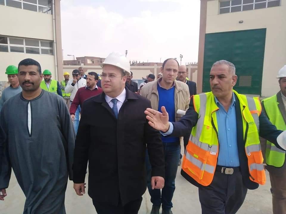 محافظ الجيزة يتفقد مشروعات الصرف الصحي بمركز الصف