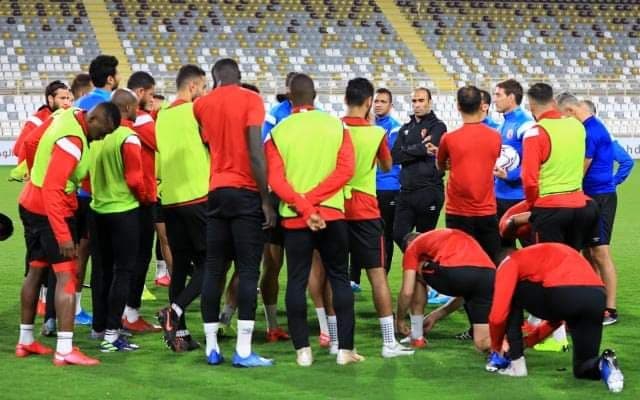 الأهلي يختتم تدريباته بملعب الوحدة الإماراتي