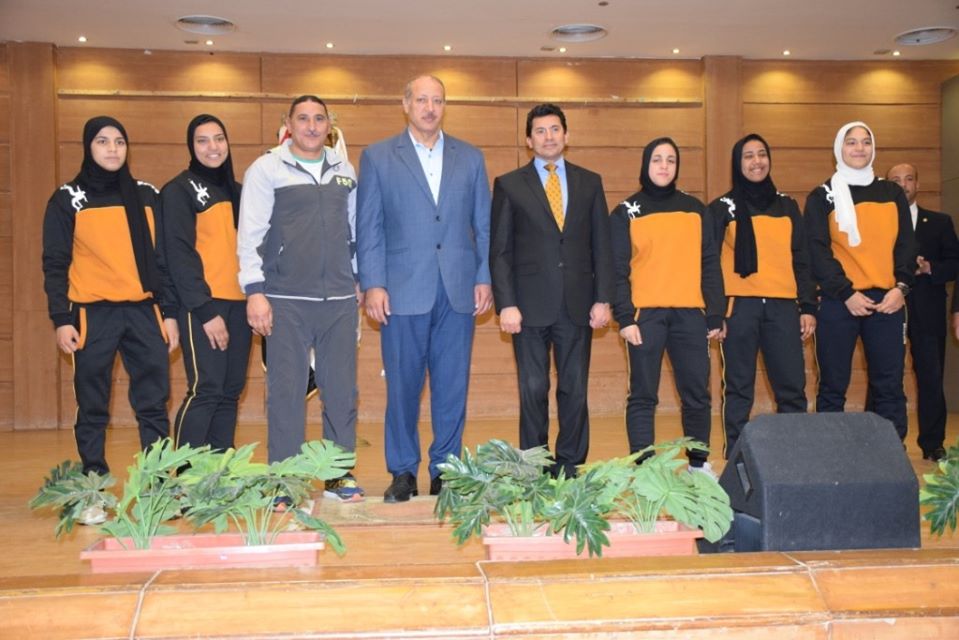 وزير الرياضة يُكرم بعثة المنتخب المصري للمصارعة 