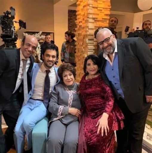 فريق عمل نساء من ذهب