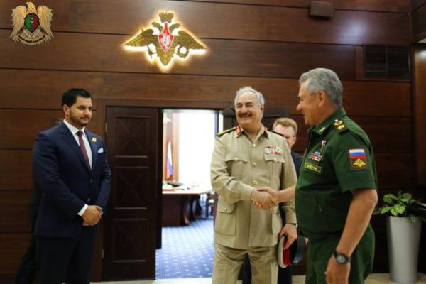 وزير الدفاع الروسي يلتقي المشير خليفة حفتر