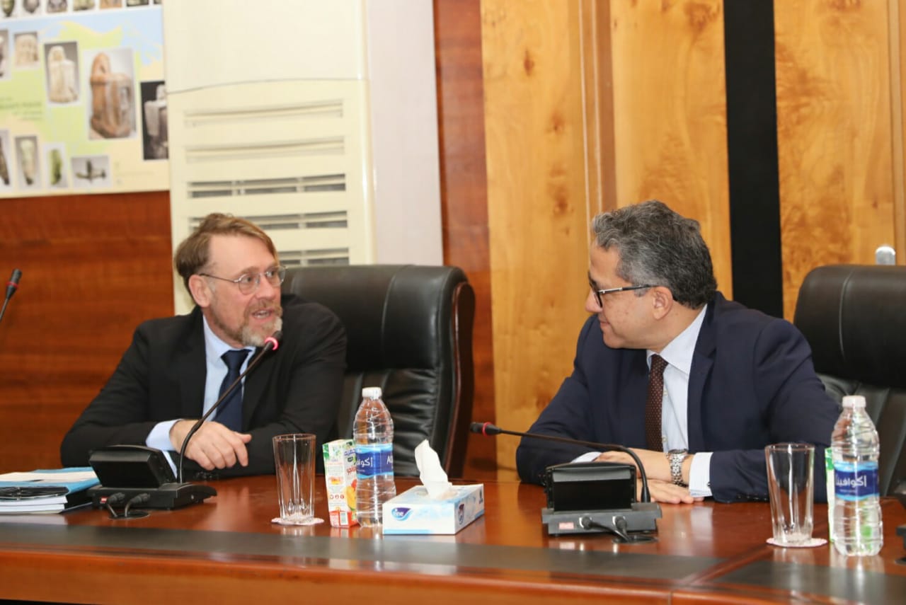 وزير السياحة والاثار 