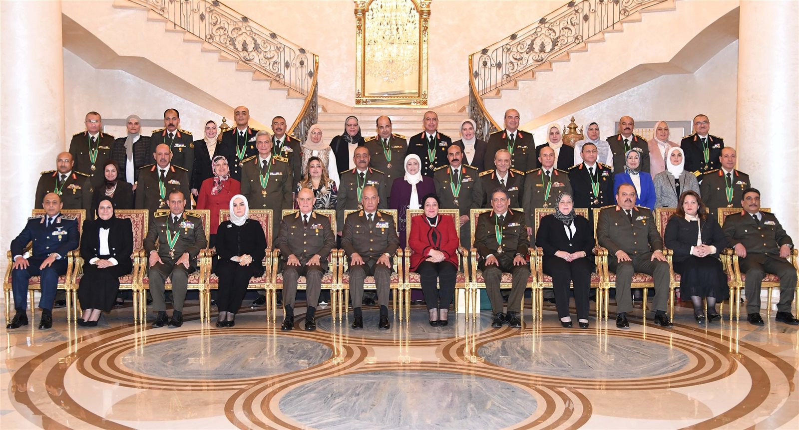 وزير الدفاع والإنتاج الحربى يكرم قادة القوات المسلحة 