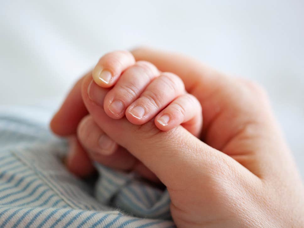 طفل حديث الولادة