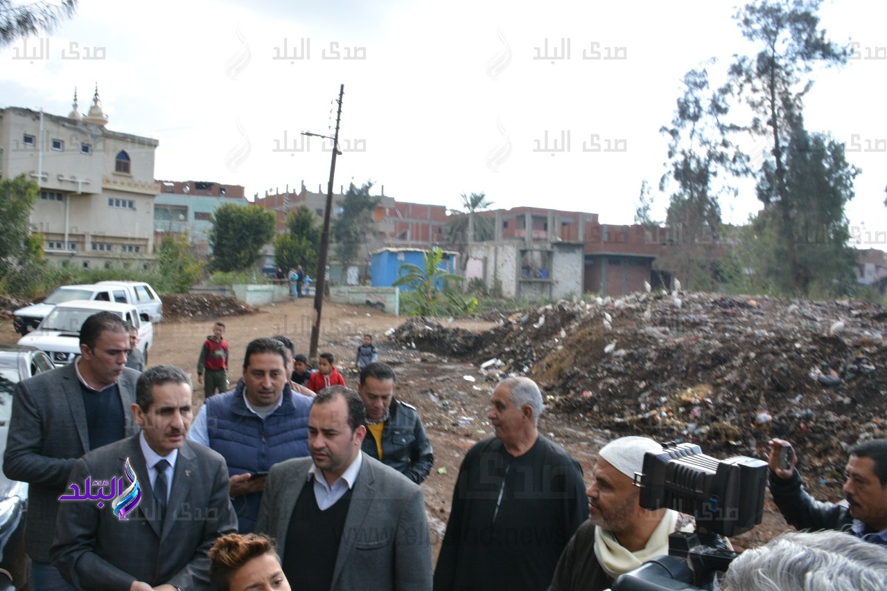 القمامة بالقرب من محافظ الغربية
