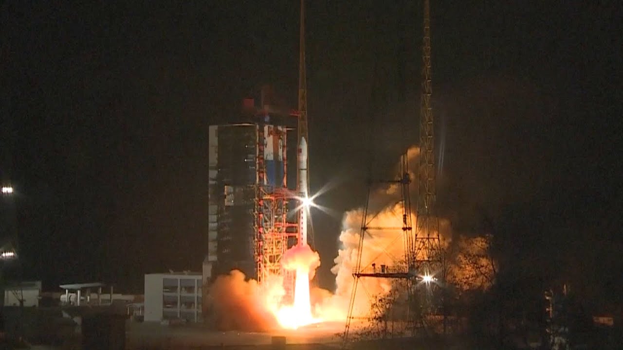 إطلاق قمر صناعي