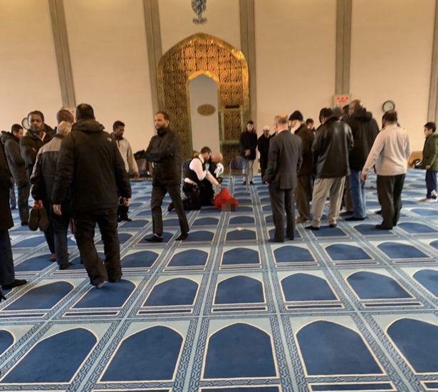 حادث طعن في مسجد بلندن