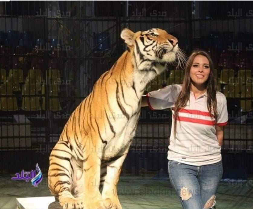 مدربة اسود