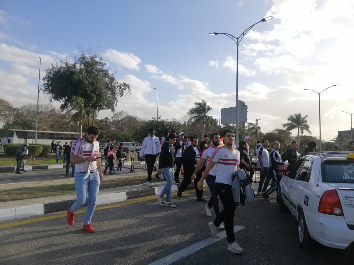  جماهير الزمالك  تتوافد علي مطار القاهرة 