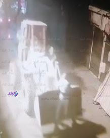 سائق لودر يدهس مواطن