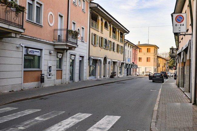 بعد تسجل أول حالة وفاة.. إغلاق 10 بلدات إيطالية بسبب كورونا