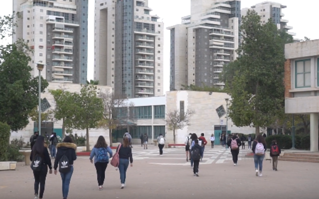 طلبة في مدرسة بئر سبع