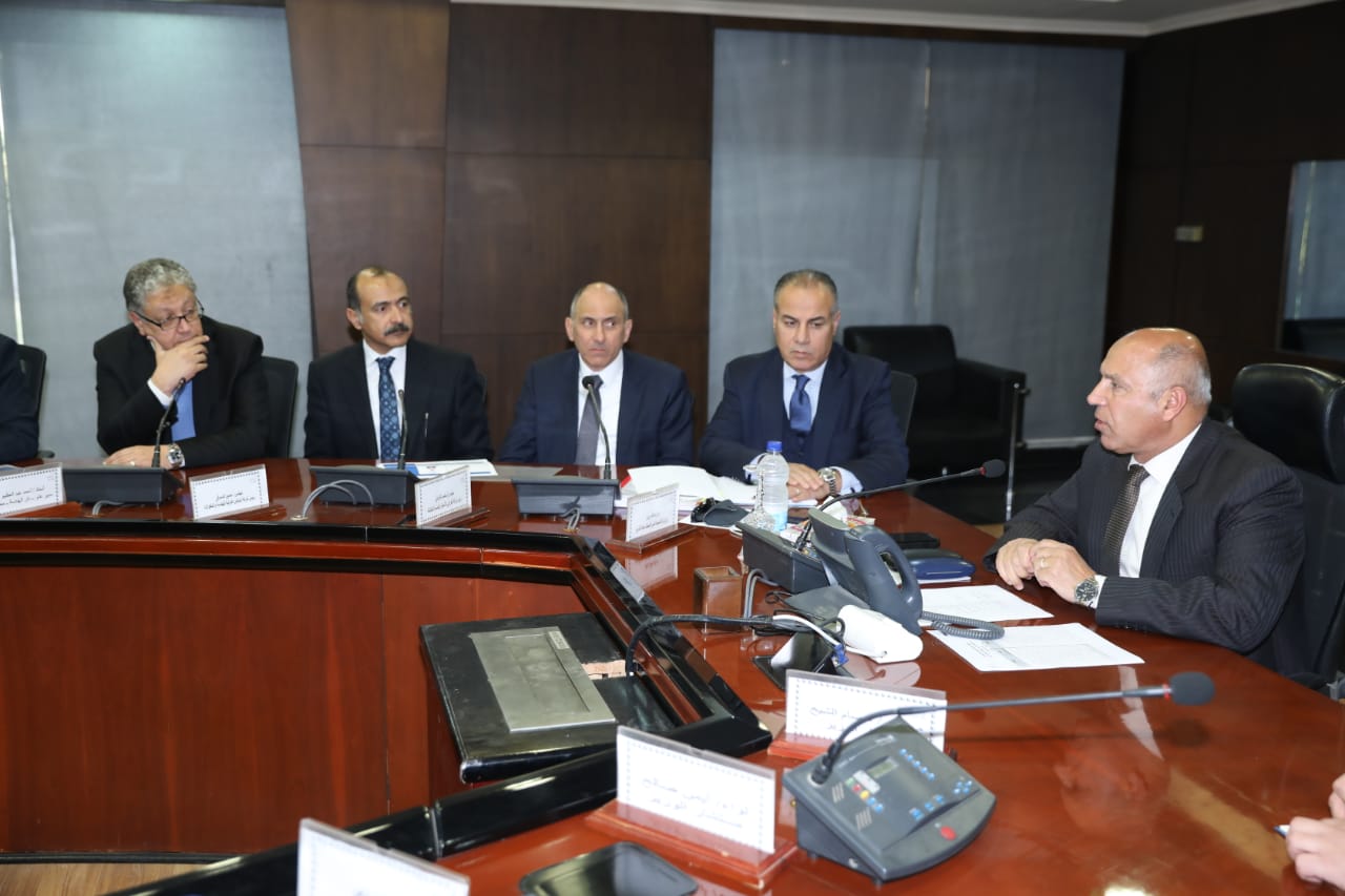 وزير النقل خلال الاجتماع