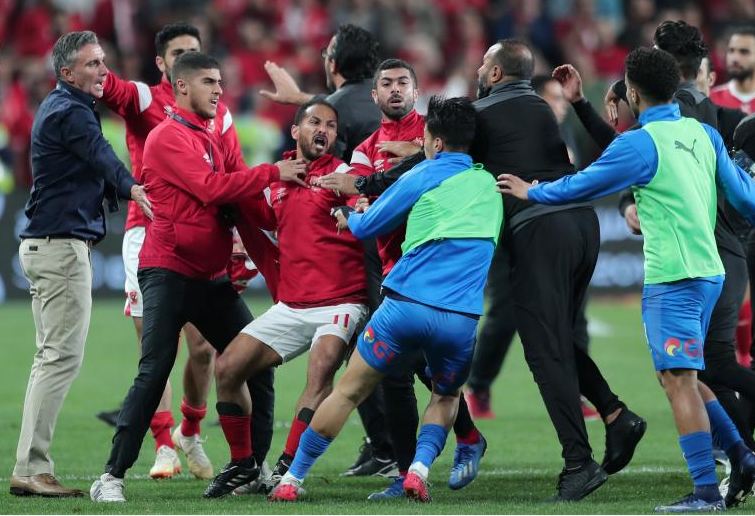 اشتباكات لاعبي الأهلي والزمالك
