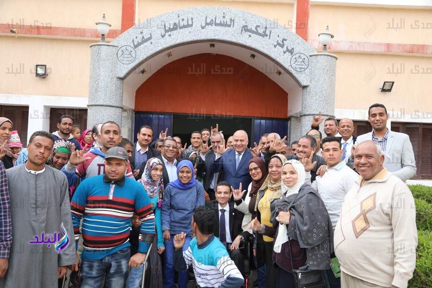 محافظ قنا يلتقي ذوي الاحتياجات الخاصة